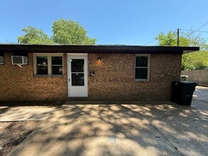 Building Photo - 1350 Picadilly St