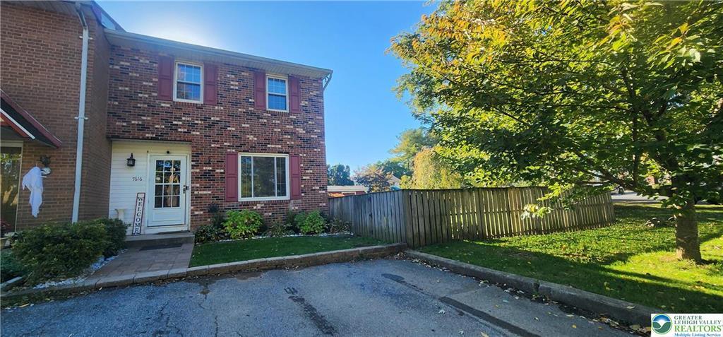 Foto principal - 7616 Buttercup Rd