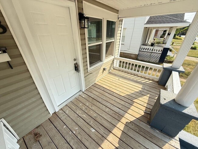 Building Photo - 1335-1335 W Mt Vernon St