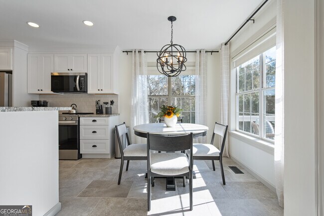 Building Photo - 17 N Wesley Ridge