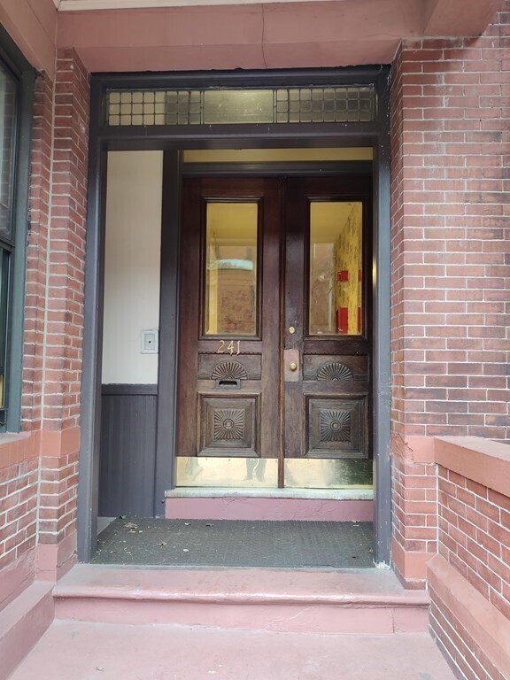 Building Photo - 243 W Newton St
