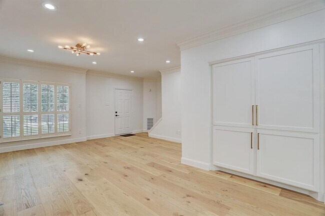 Foto del edificio - 6735 Belmont St
