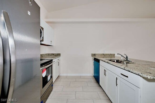 Building Photo - 1303 SE 8th Pl