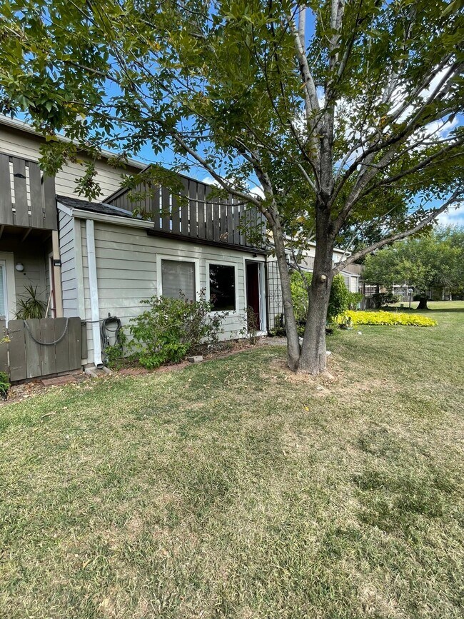 Building Photo - 5005 Georgi Ln