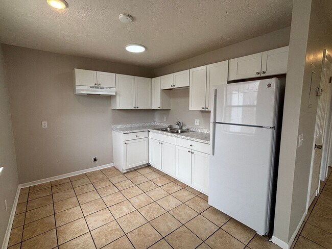 Foto del edificio - 2407 E 10th St