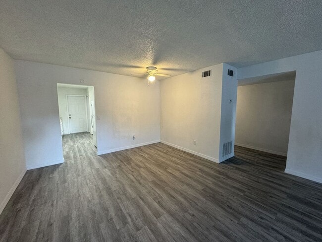 Foto del edificio - 605 Northlake Blvd