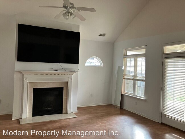 Building Photo - 4 br, 2.5 bath House - 345 Silver Creek Way