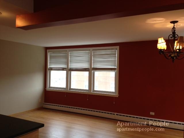 Building Photo - 2410 W Farragut Ave