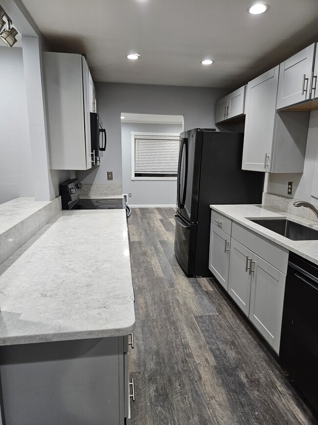 Completely remodeled kitchen with granit counters and newer appliances - 12505 NE 23rd Pl