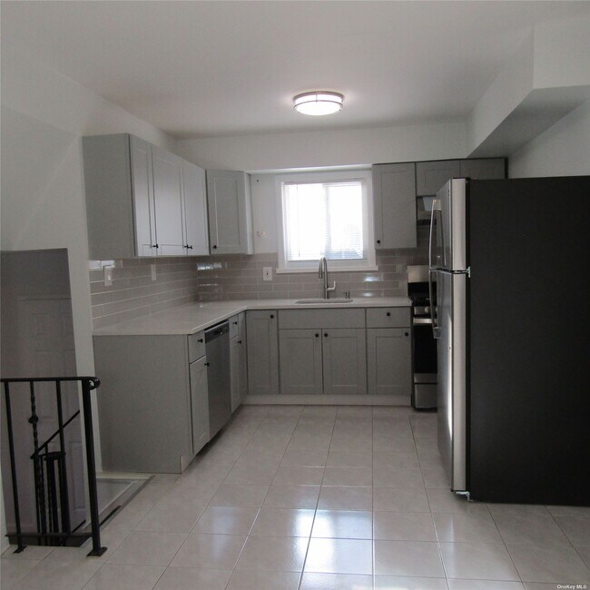 Foto del edificio - 34-10 Brookside St