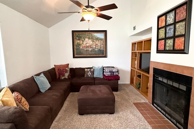 Building Photo - 941 Navidad St