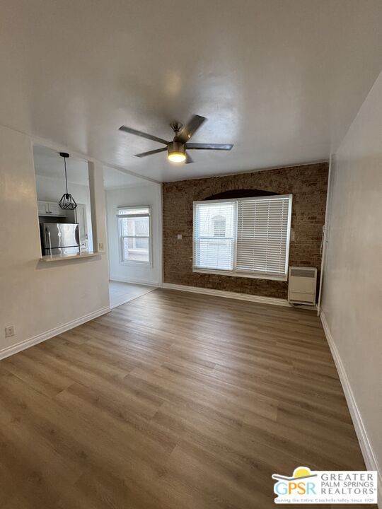 Foto del edificio - 250 S Kenmore Ave