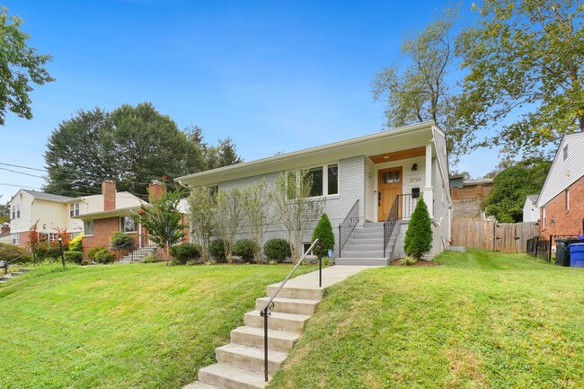 Photo - ELEGANT AND SPACIOUS 5 BEDROOM 3 FULL BATHROOM HOME IS AVAILABLE 3-1-2026  IN THE ROSEMARY HILLS ...