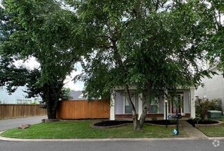 Building Photo - 1093 River Isle Dr