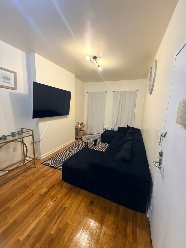 Foto del edificio - 295 Throop Ave