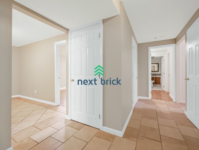 Building Photo - Spacious 2 Bed 1 Bath for Rent!