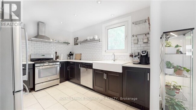 Photo du bâtiment - 282 E 18th St