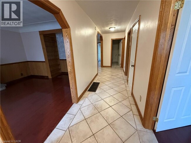 Photo du bâtiment - 862 West 5th Street