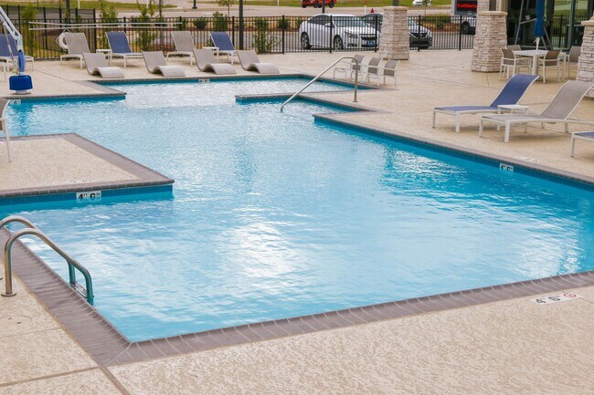 Piscina espectacular en The Retreat en Juban en Denham Springs, Louisiana - The Retreat at Juban