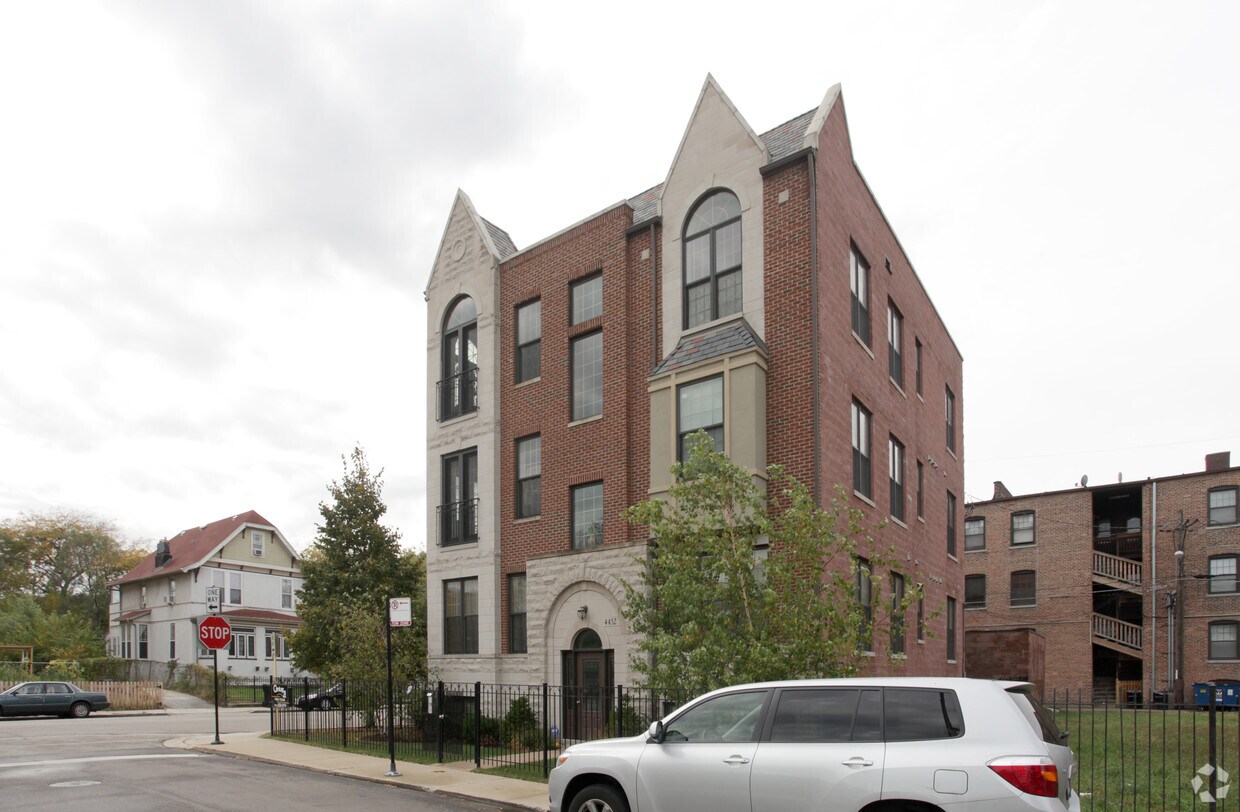 Building Photo - 4452 S University Ave