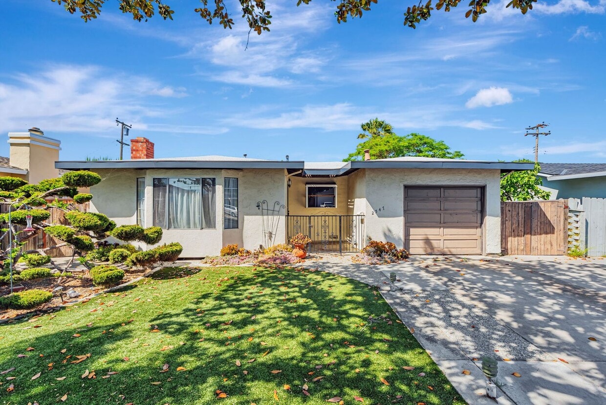 Primary Photo - Home for Rent in Santa Clara