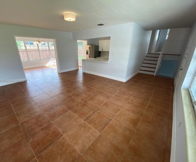 Foto del edificio - 1325 NE 204th St