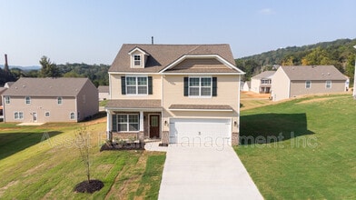 Building Photo - 4831 Birchcrest Ln
