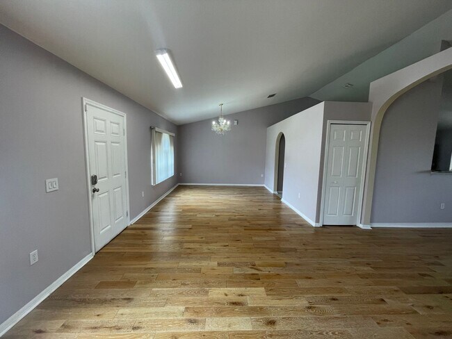 Foto del edificio - Great Home Great Location - 4 br 2 1/2 bath