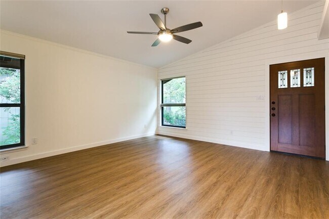 Foto del edificio - 2102 Rabb Rd