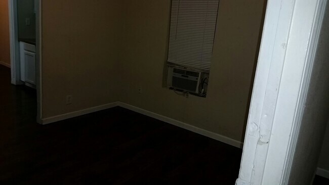BD RM - 318 Hollenbeck Ave
