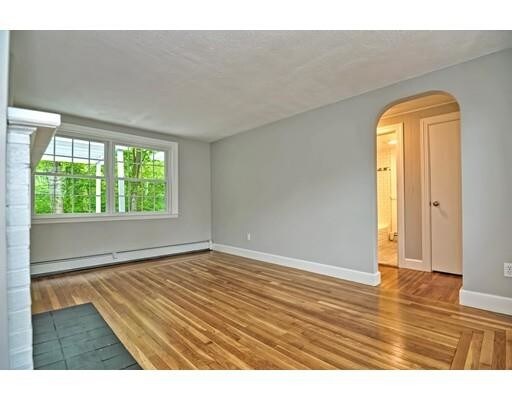 Foto del edificio - 31 Robert Hill Dr