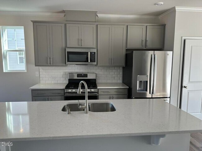 Foto del edificio - 451 Deercroft Dr