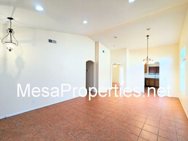 Building Photo - 15670 Pearmain St