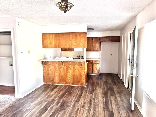 Foto del edificio - Midway 2/2 duplex