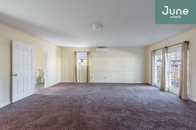 Foto del edificio - Queen room in 4-bed/3.0-bath Home