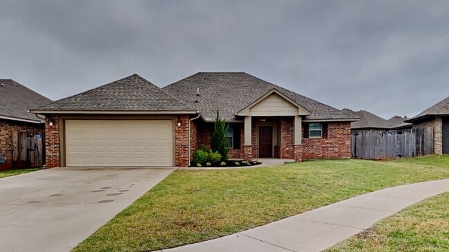 Foto del edificio - Beautiful 4 Bedroom 2 Bath Home in Mustang...