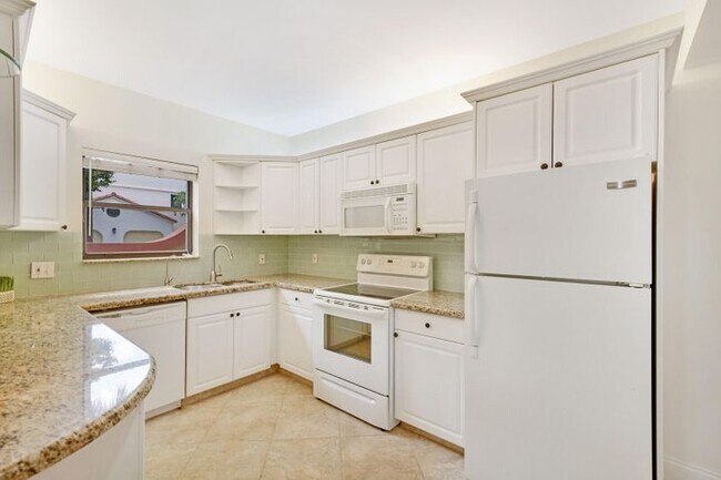 Building Photo - 50 Uno Lago Dr