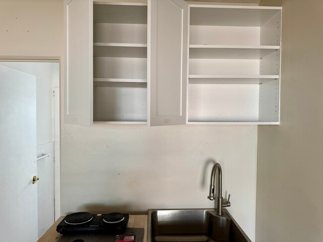 Building Photo - 217 SW 11th Ct