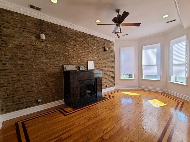 Building Photo - 4856 S Prairie Ave