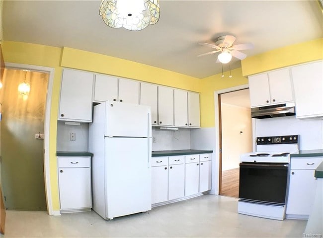 Building Photo - 4811 Briarwood Ave