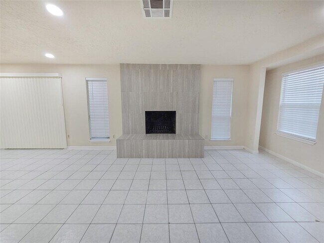Building Photo - 13115 High Star Dr