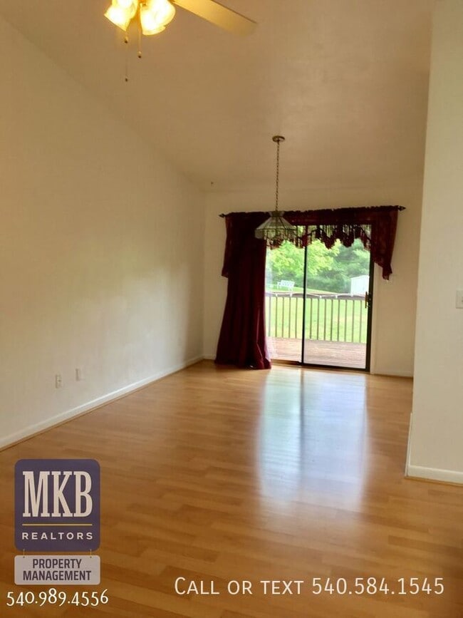 Foto del edificio - 7847 Forest Edge Dr