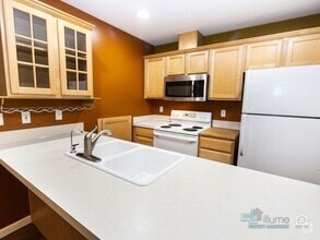 Building Photo - 5215 SE Pardee St