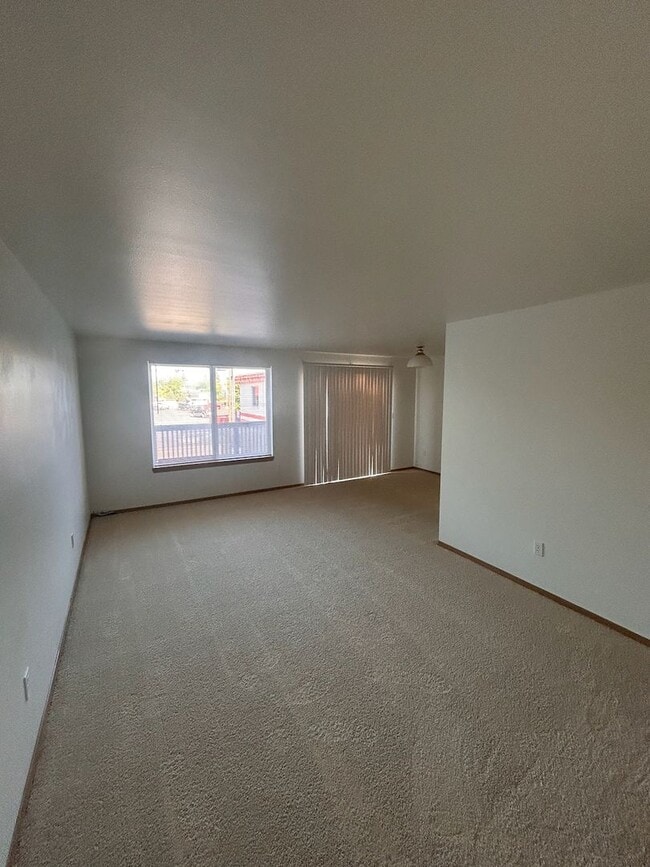 Building Photo - 218