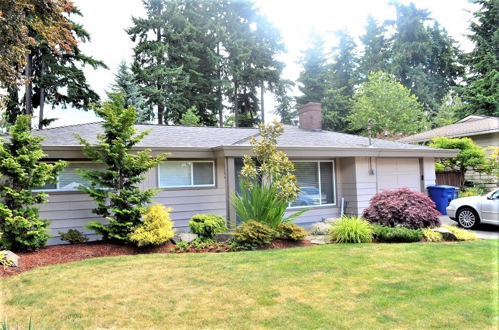 Primary Photo - Gorgeous well maintained 4 bed house avail...