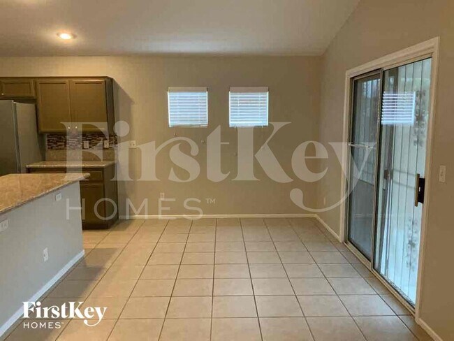 Building Photo - 2209 Meadow Green Ave