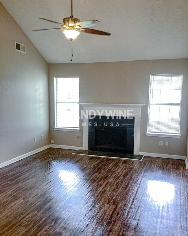 Foto del edificio - MOVE IN BY SEPT 15TH AND RECEIVE HALF OFF ...