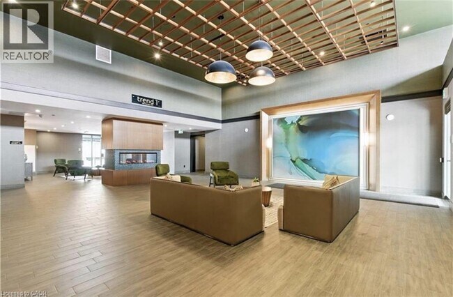 Photo du bâtiment - 450 Dundas St E