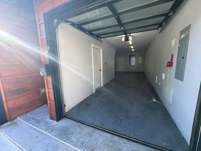 Building Photo - Stunning 3-Bedroom Townhome in Fishtown wi...