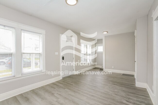 Foto del edificio - 909 E Bowman St